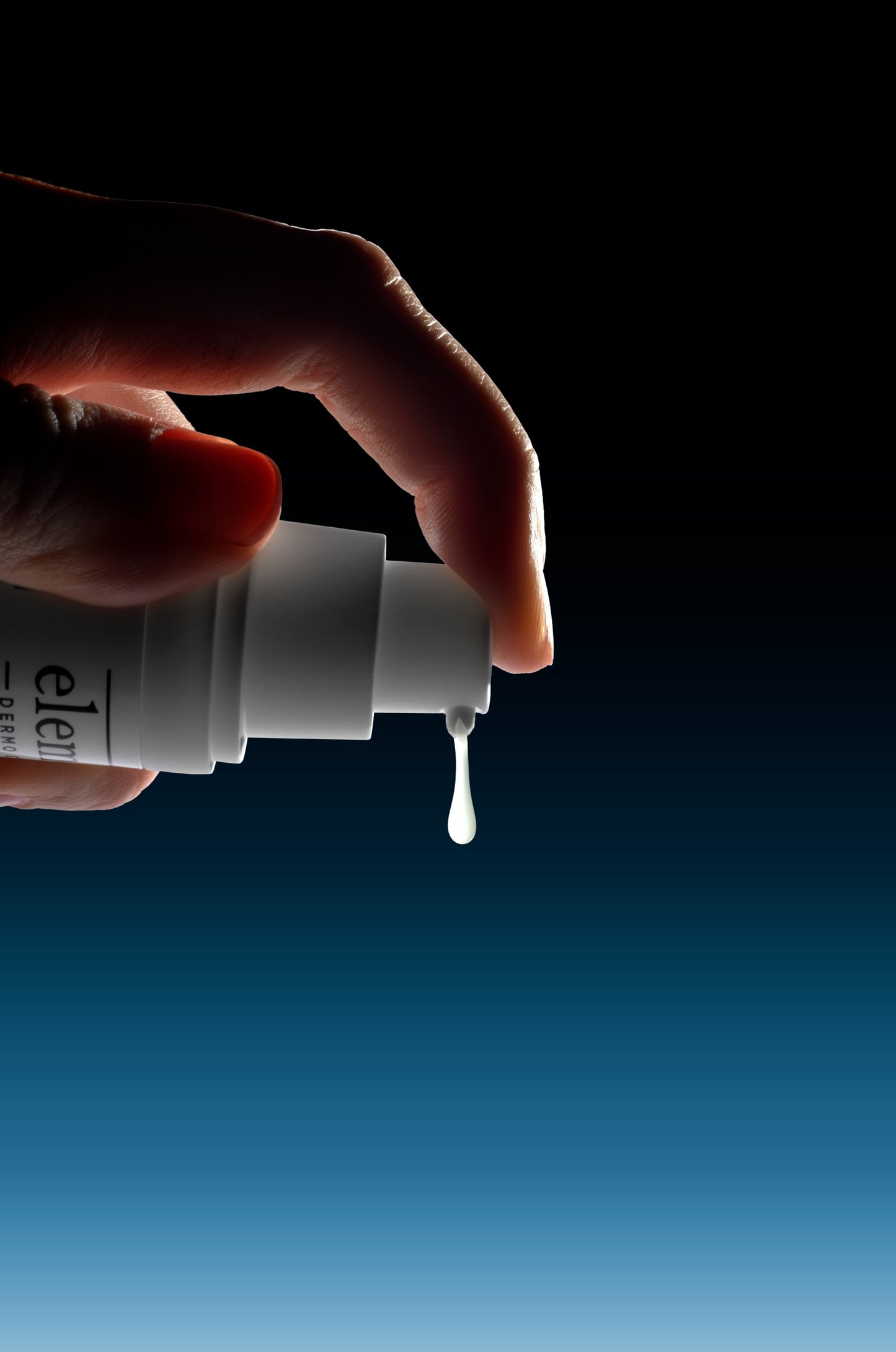 elementrē Illuminate-3X Serum texture and pump application