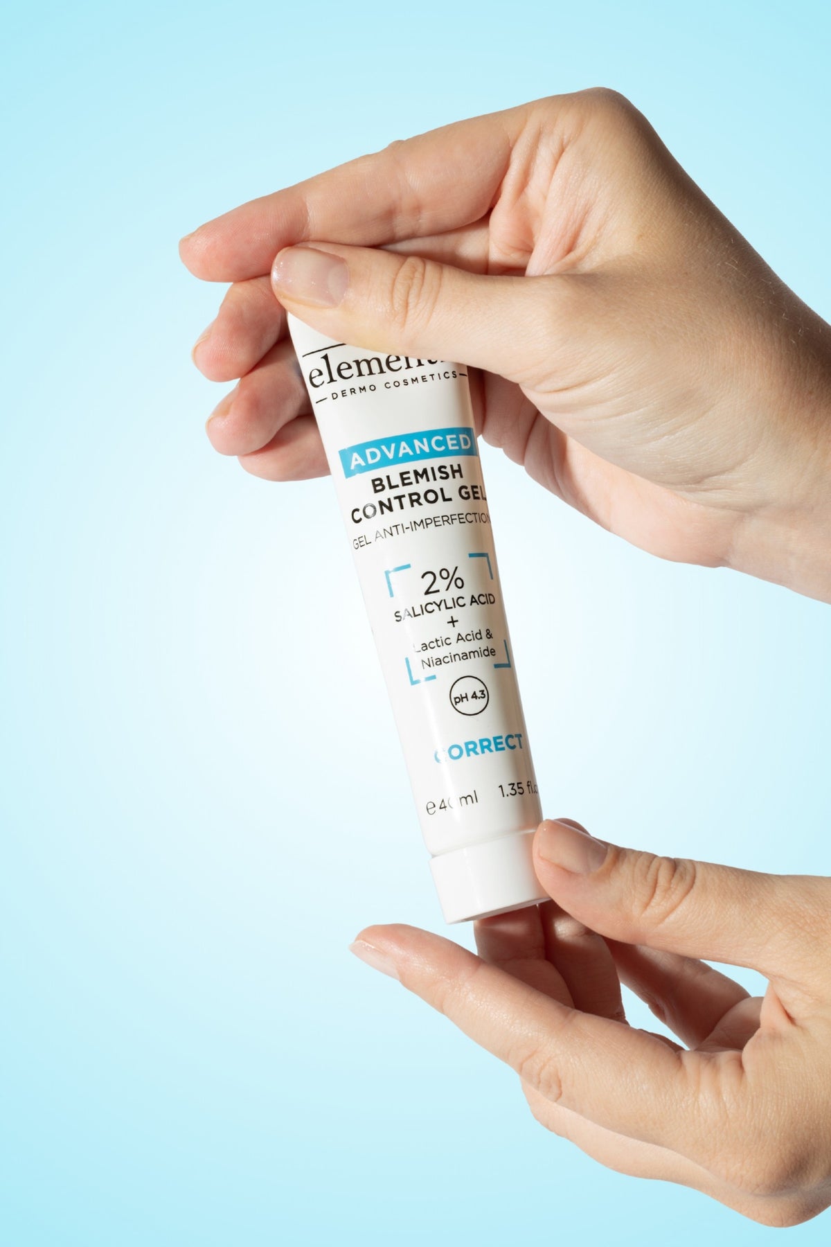 elementrē Advanced Blemish Control Gel held in hand