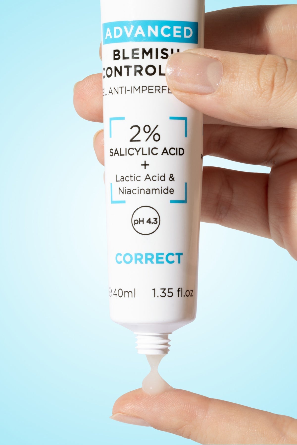 elementrē Advanced Blemish Control Gel texture application