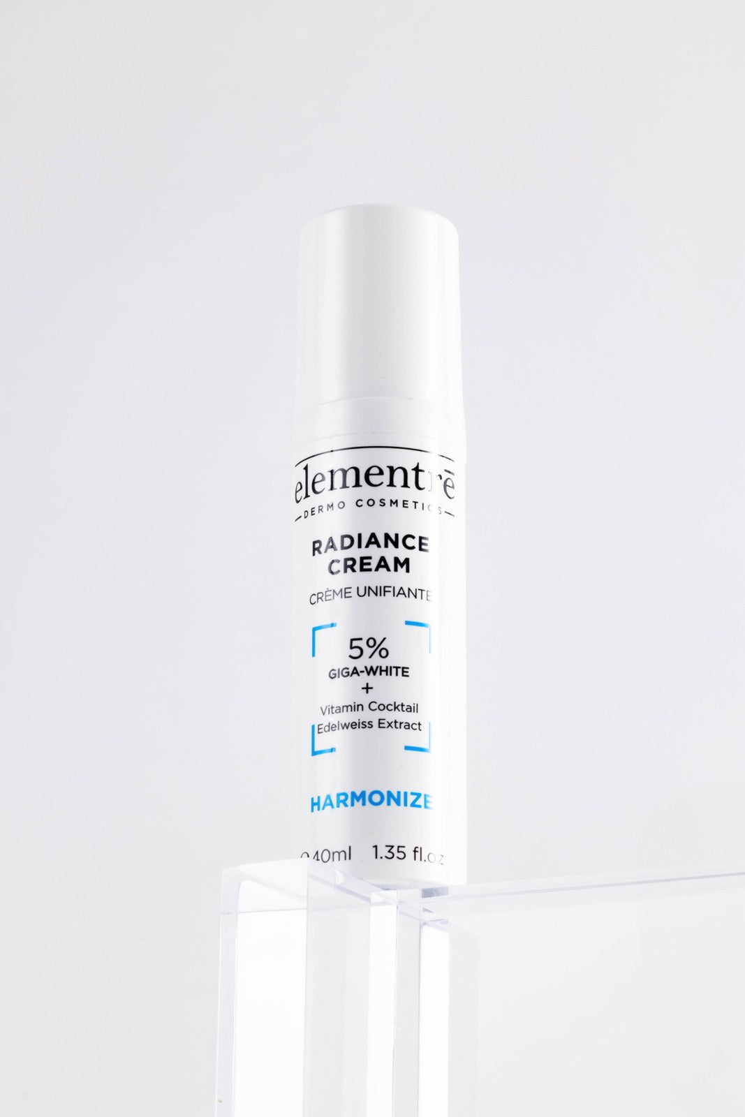 elementrē 5% Giga-White Radiance Face Cream on clear display stand