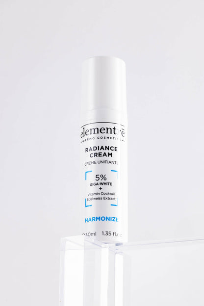 elementrē 5% Giga-White Radiance Face Cream on clear display stand